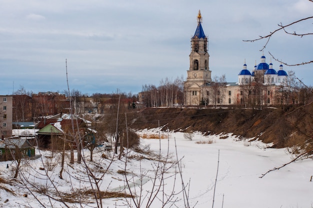 Vista del casco antiguo de Kashin en invierno.