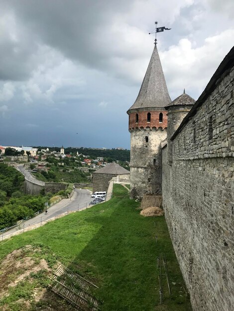 Una vista del castillo desde lo alto del castillo.