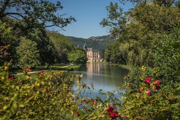 Vista del castillo medieval Chateau de Vizille