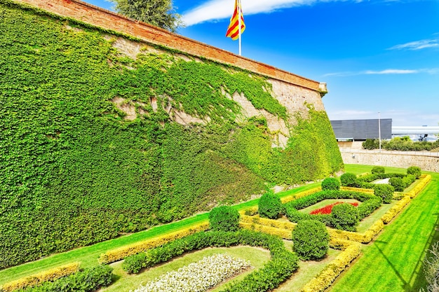 Vista del Castillo de Montjuic en la montaña Montjuic en Barcelona España