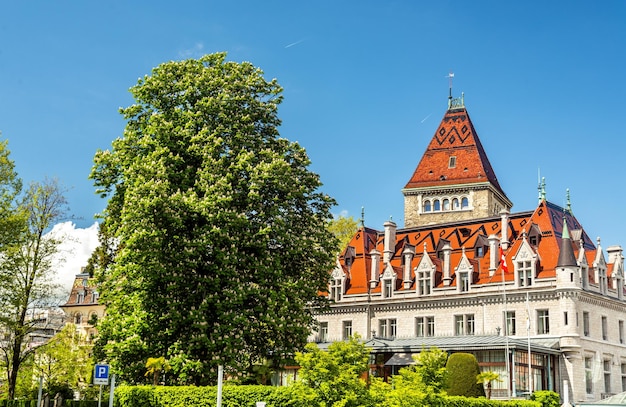 Vista del castillo de Ouchy, un palacio en Lausana, Suiza