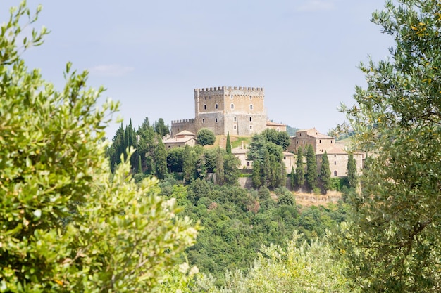 Vista del castillo de Ripa d'Orcia Toscana histórica Italia