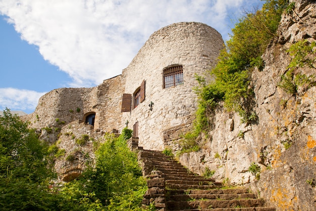 Vista del castillo de San Servolo.