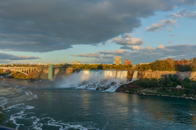 Vista de las Cataratas del Niágara desde el lado canadiense