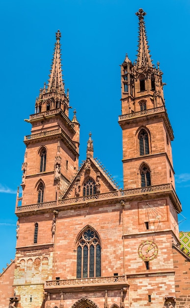 Vista de la Catedral de Basilea Minster en Suiza