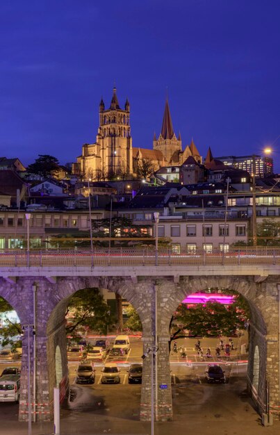 Foto vista de la catedral de nuestra señora de lausana, suiza