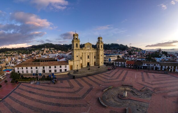 Una vista de la catedral de san miguel