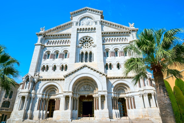 Vista de la Catedral de San Nicolás en Mónaco.