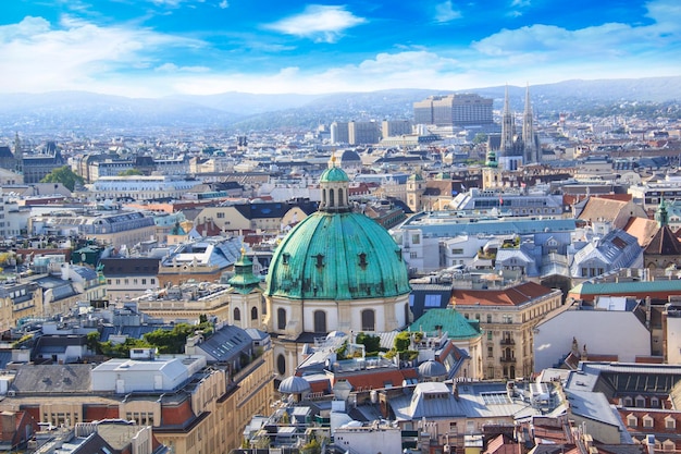 Vista de la Catedral de San Pedro desde la observación de la Catedral de San Esteban en Viena, Austria