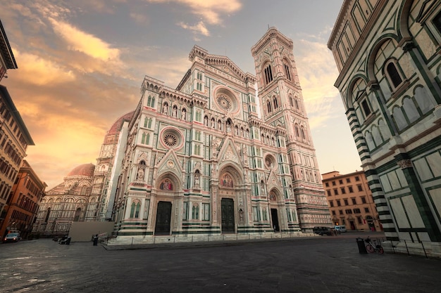 Vista de la catedral de "Santa Maria del Fiore" en Firenze, Toscana, Italia.