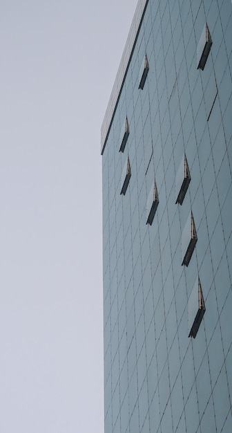 Vista de cerca de la arquitectura moderna del edificio