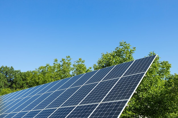 Vista de cerca en el panel de la planta de energía solar