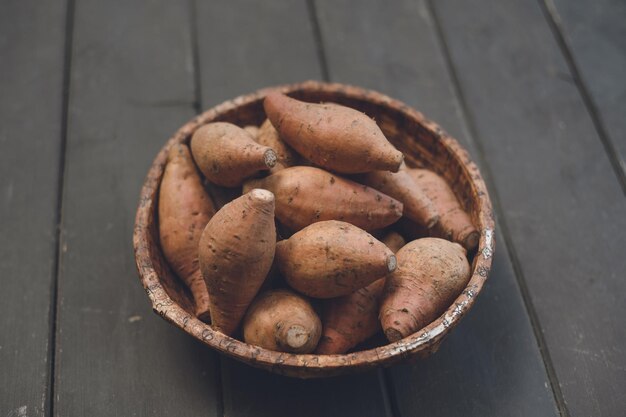 Vista de cerca de una pila de las famosas patatas dulces kagoshimas