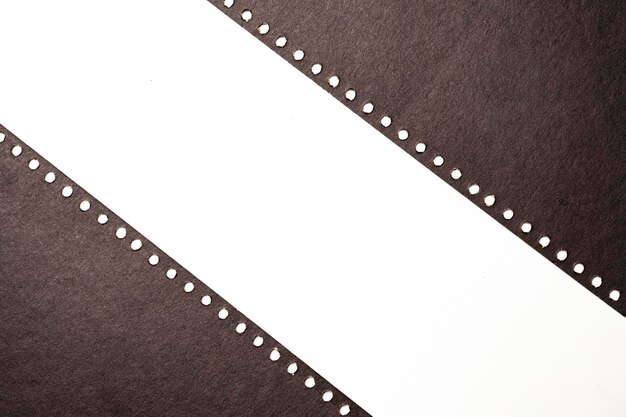 Foto vista de cerca de la portada en espiral marrón del cuaderno