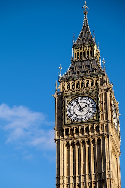 Vista cercana del Big Ben