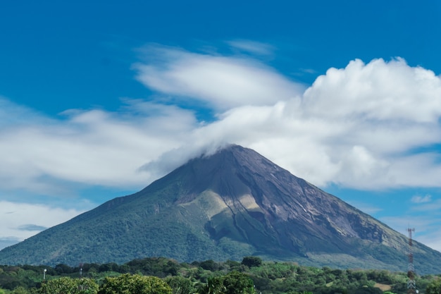 Vista cercana de la isla de Ometepe, hermoso volcán