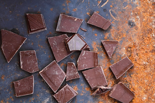 Vista de chocolate en primer plano desde un ángulo alto
