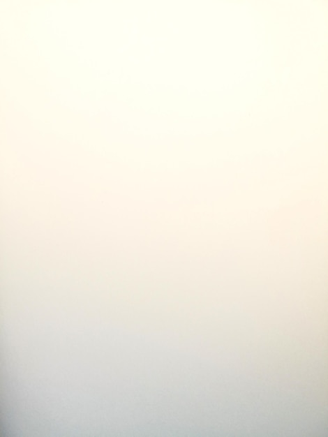 Foto vista del cielo en ángulo bajo durante el tiempo de niebla