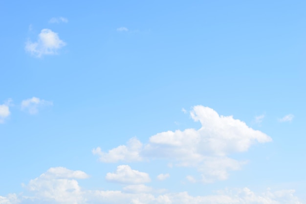 Vista del cielo en bajo ángulo