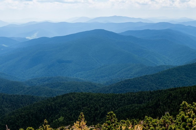 la vista desde la cima de la montaña