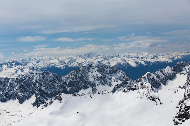 Vista desde la cima del Zugspitze en los Alpes