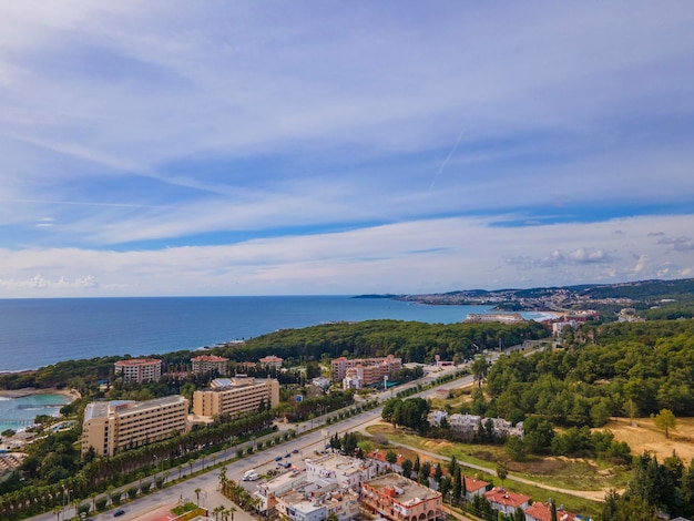 Una vista de la ciudad de agia marina