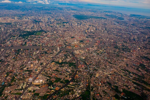 Foto vista de la ciudad en ángulo alto