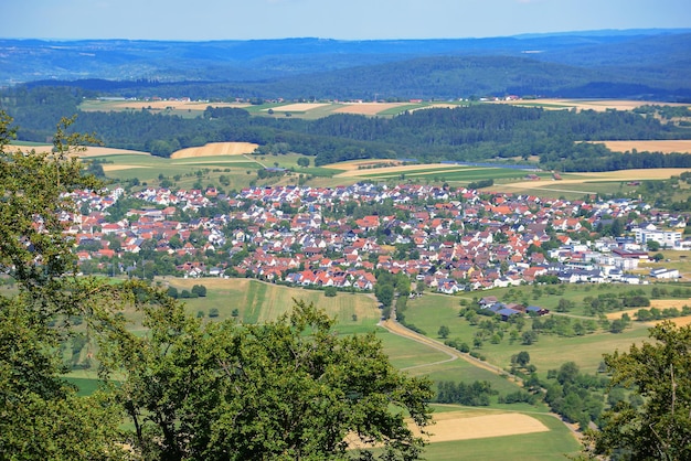 Vista de la ciudad desde arriba alta Alemania Europa casa campo naturaleza panorama bosque parque mountai