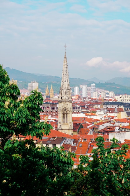 Vista de la ciudad de Bilbao, España, destino de viaje