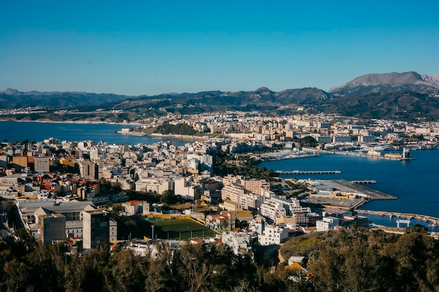 Foto vista de la ciudad de ceuta y sus dos bahías. foto de alta calidad