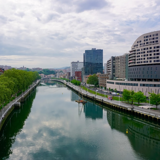 vista de la ciudad desde la ciudad de Bilbao, país vasco, españa, destinos de viaje