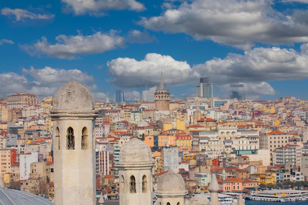 Foto una vista de la ciudad con una ciudad y una ciudad en el fondo