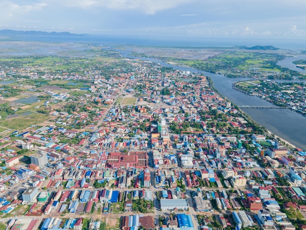 Vista de la ciudad de Kampot en el cielo Foto de Camboya Vista de la ciudad Provincia de Kampot