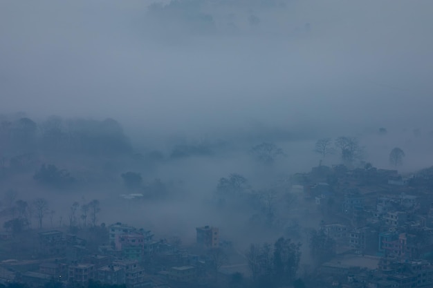 Una vista de la ciudad de Katmandú desde lo alto de la colina.