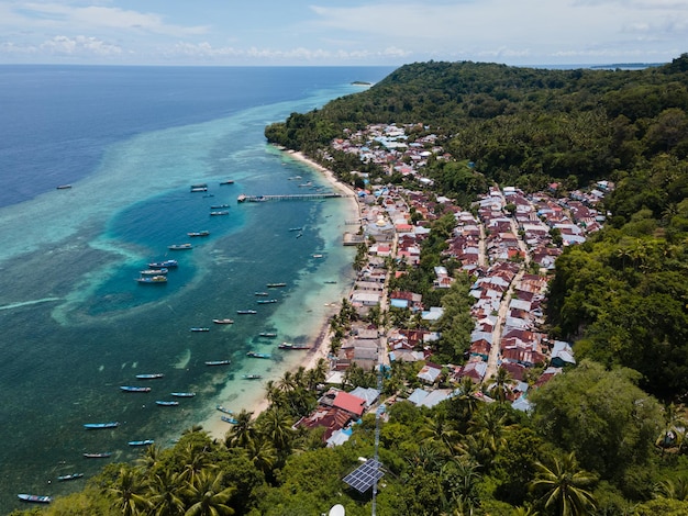 Una vista de la ciudad de komodo en filipinas