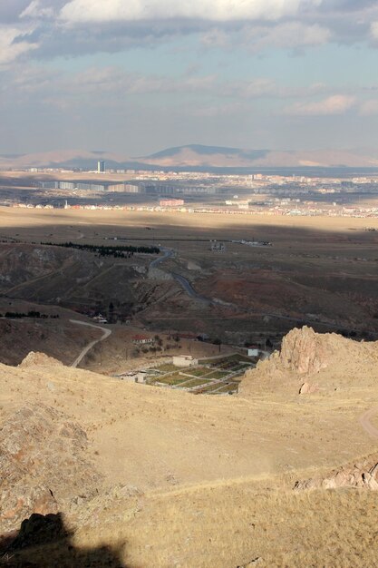 Vista de la ciudad de konya desde las colinas