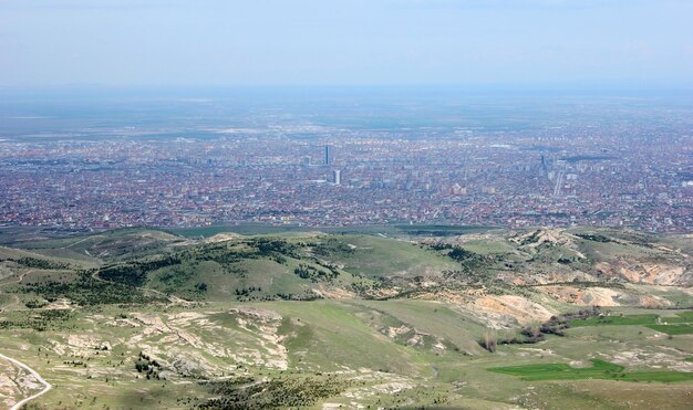 Vista de la ciudad de konya desde las colinas