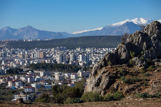 Vista de la ciudad desde lo alto de la montaña