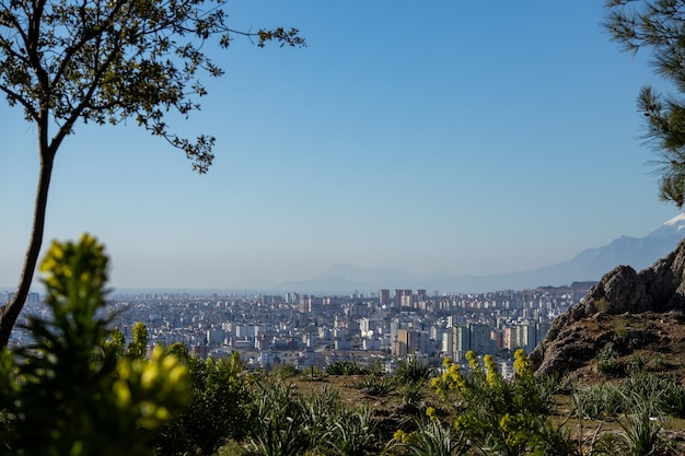 Vista de la ciudad desde lo alto de la montaña