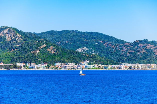 Vista de la ciudad de Marmaris en Turquía