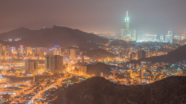 Una vista de la ciudad de la meca desde la montaña an-nur