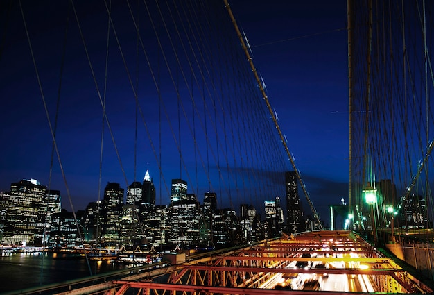 Una vista de la ciudad de Nueva York en la noche