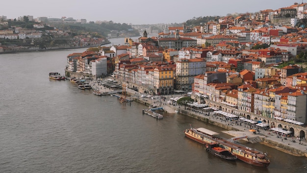 Vista de la ciudad de Oporto. Edificio antiguo de la ciudad de Oporto, Portugal