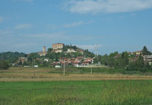 Foto vista de la ciudad de pavarolo