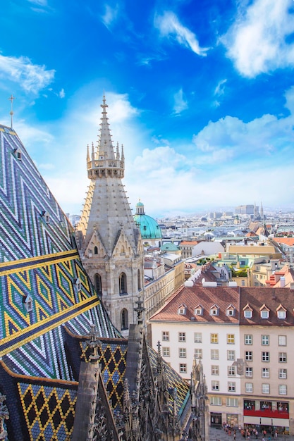 Vista de la ciudad desde la plataforma de observación de la Catedral de San Esteban en Viena, Austria