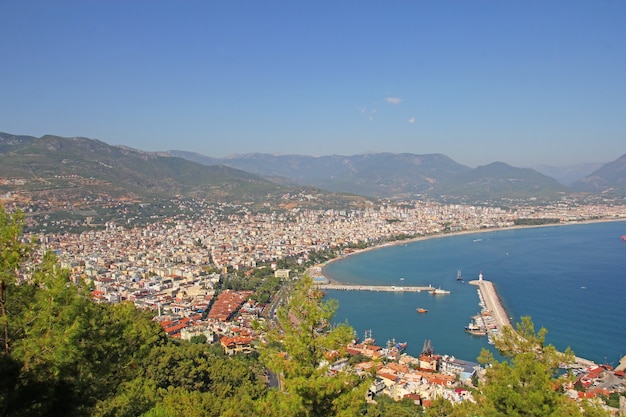 Vista de la ciudad y puerto de Alanya