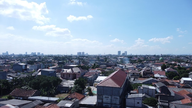 Foto una vista de la ciudad desde el techo de la casa