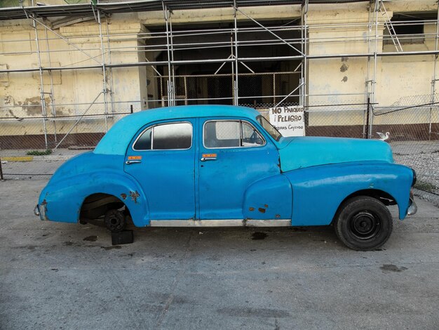 Foto vista de un coche de época