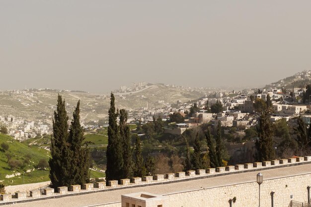 Vista de las colinas y la ciudad de israel