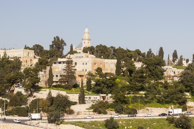 Vista de las colinas y la ciudad de israel